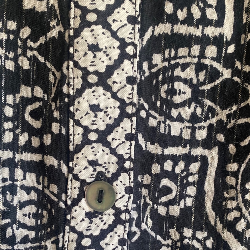 LOGO by Lori Goldstein Black and White Patterned Casual Button Down Shirt - Picture 6 of 11